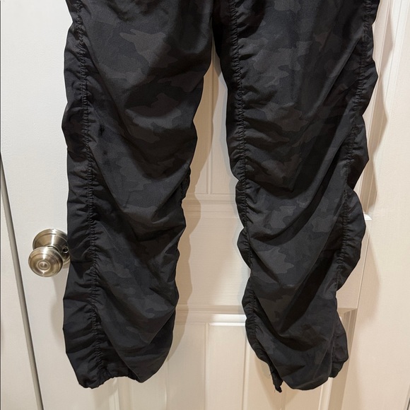 Black Kyodan Ruched Pants | Medium - Picture 4 of 7